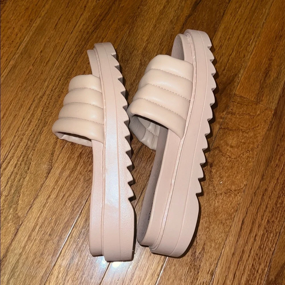Qupid Baby Pink Platform Sandal Slip On’s Women’s Size 7